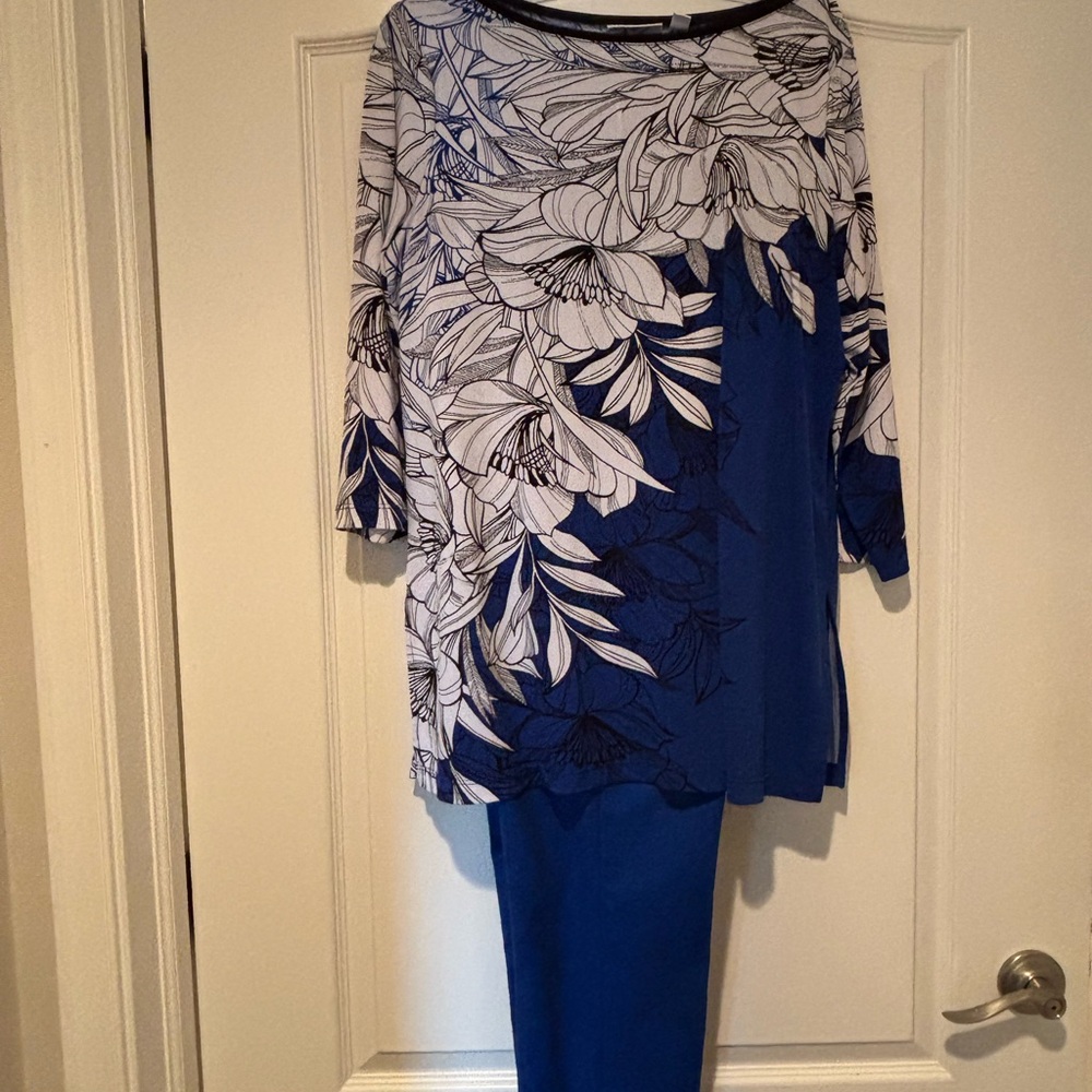 Jones Studio & Susan Graver Royal Blue Pants & White Floral Tunic Top Outfit